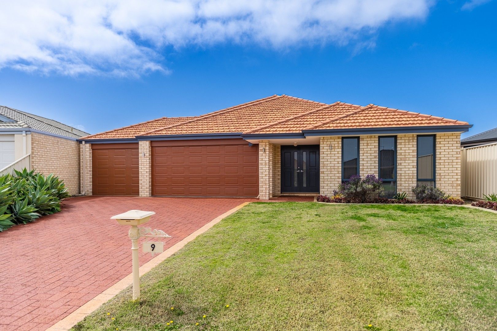 9 Burrill Rest, Lakelands WA 6180, Image 0