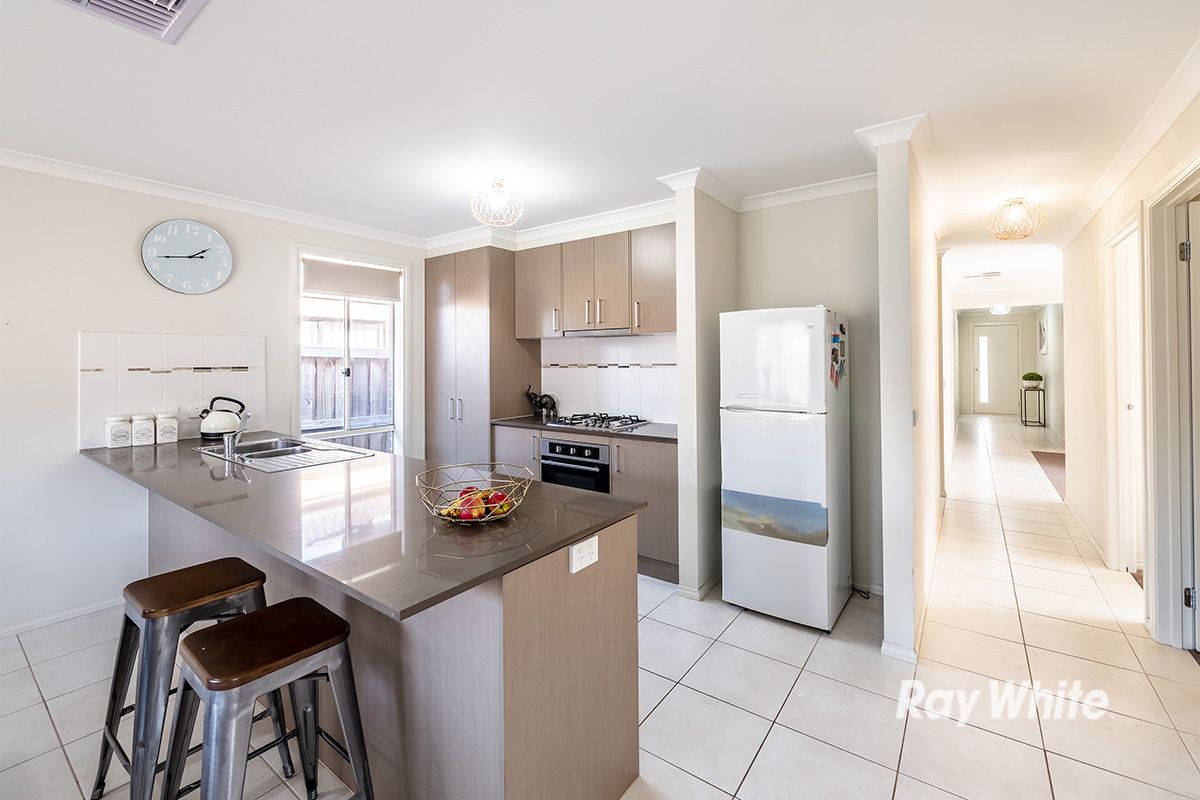 19 Red Poll Road, Cranbourne West VIC 3977, Image 1