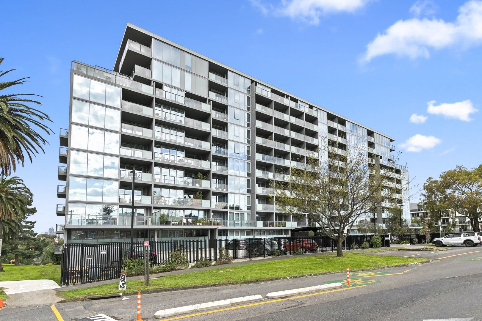 2 bedrooms Apartment / Unit / Flat in 914/1-11 Moreland Street FOOTSCRAY VIC, 3011