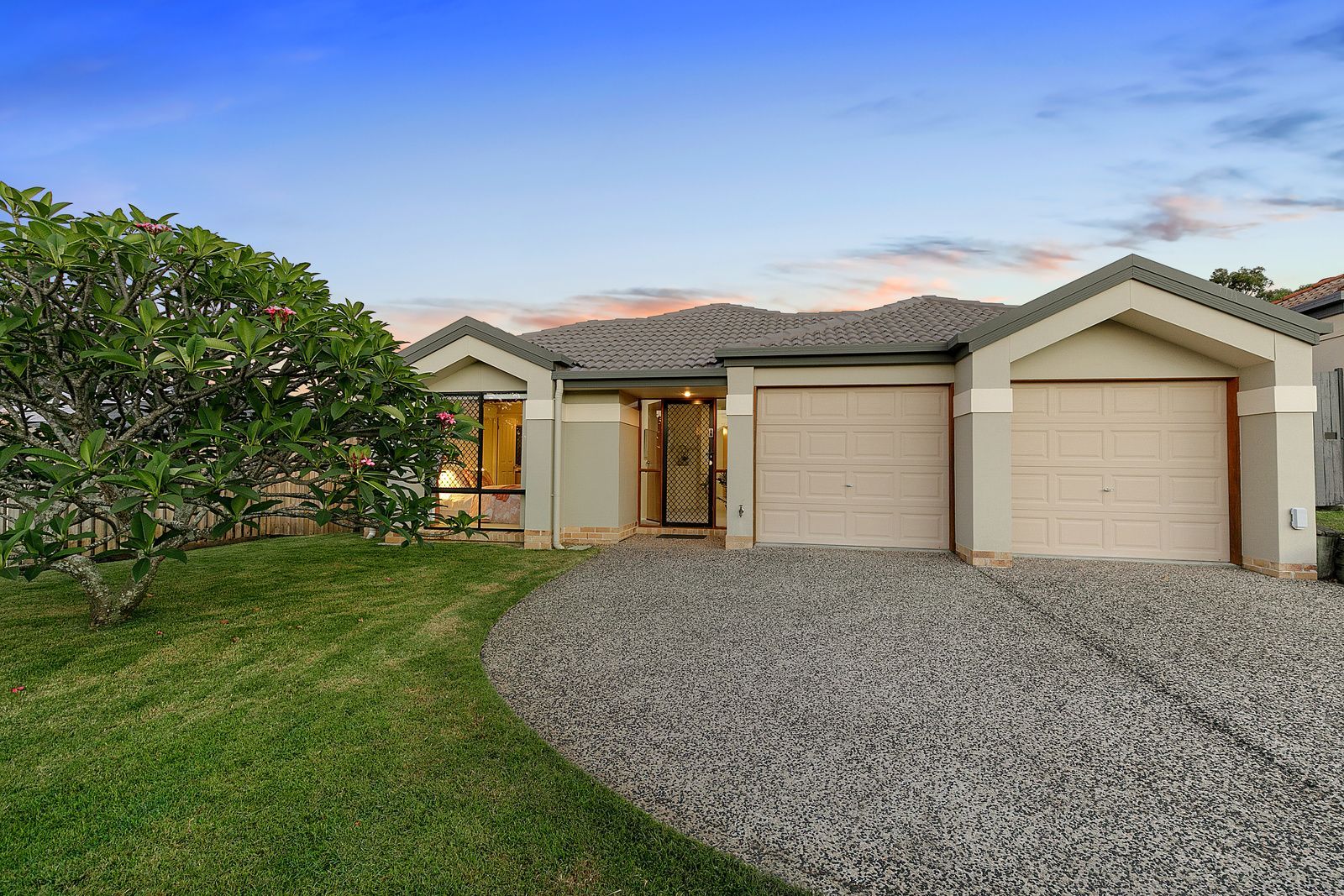 8 Ashcroft Close, Wakerley QLD 4154, Image 0