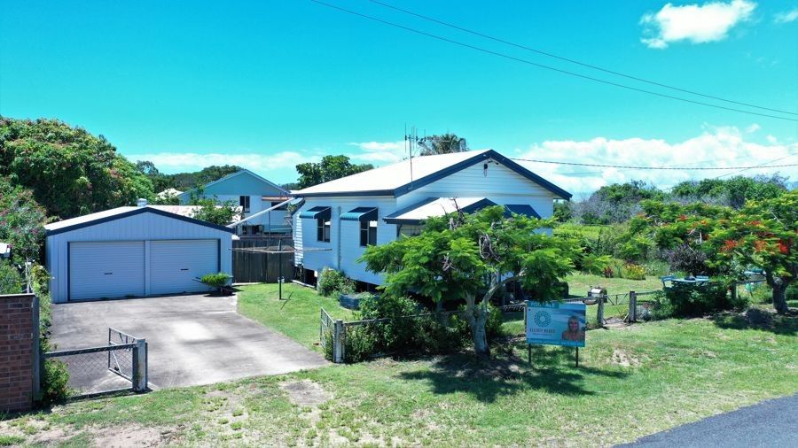 2 bedrooms House in 2 Finucane Street BURNETT HEADS QLD, 4670