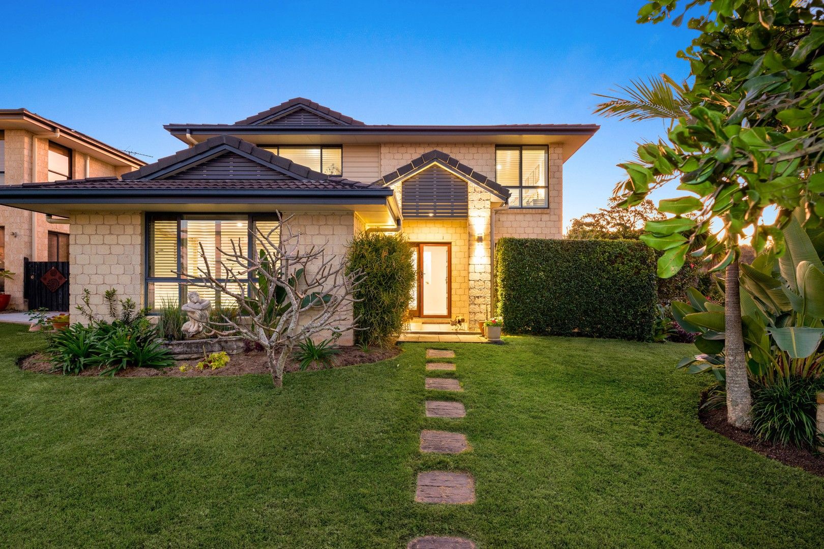 9 Lake Breeze Drive, Windaroo Property History & Address Research