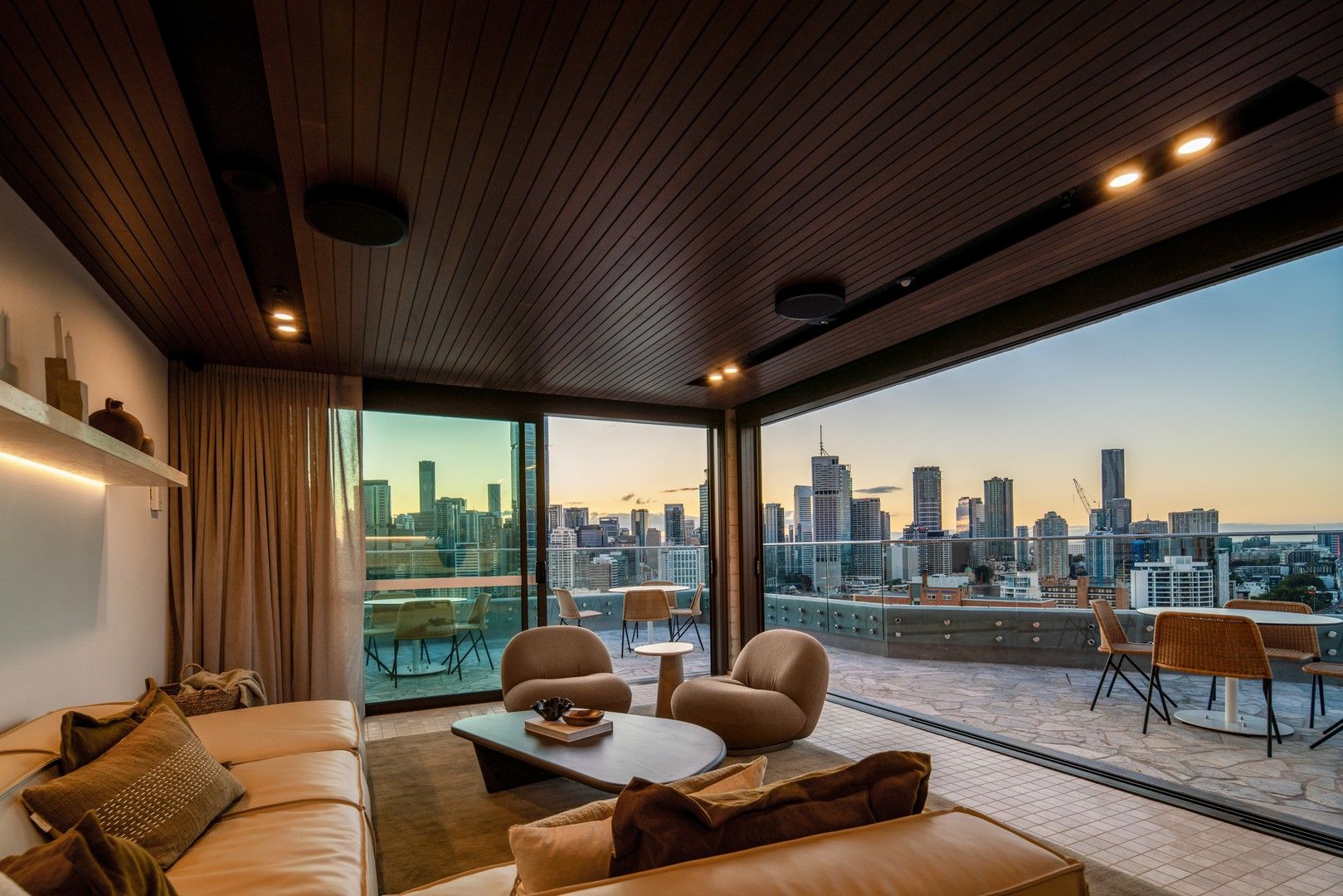 3 bedrooms Apartment / Unit / Flat in 511/470 Main Street KANGAROO POINT QLD, 4169