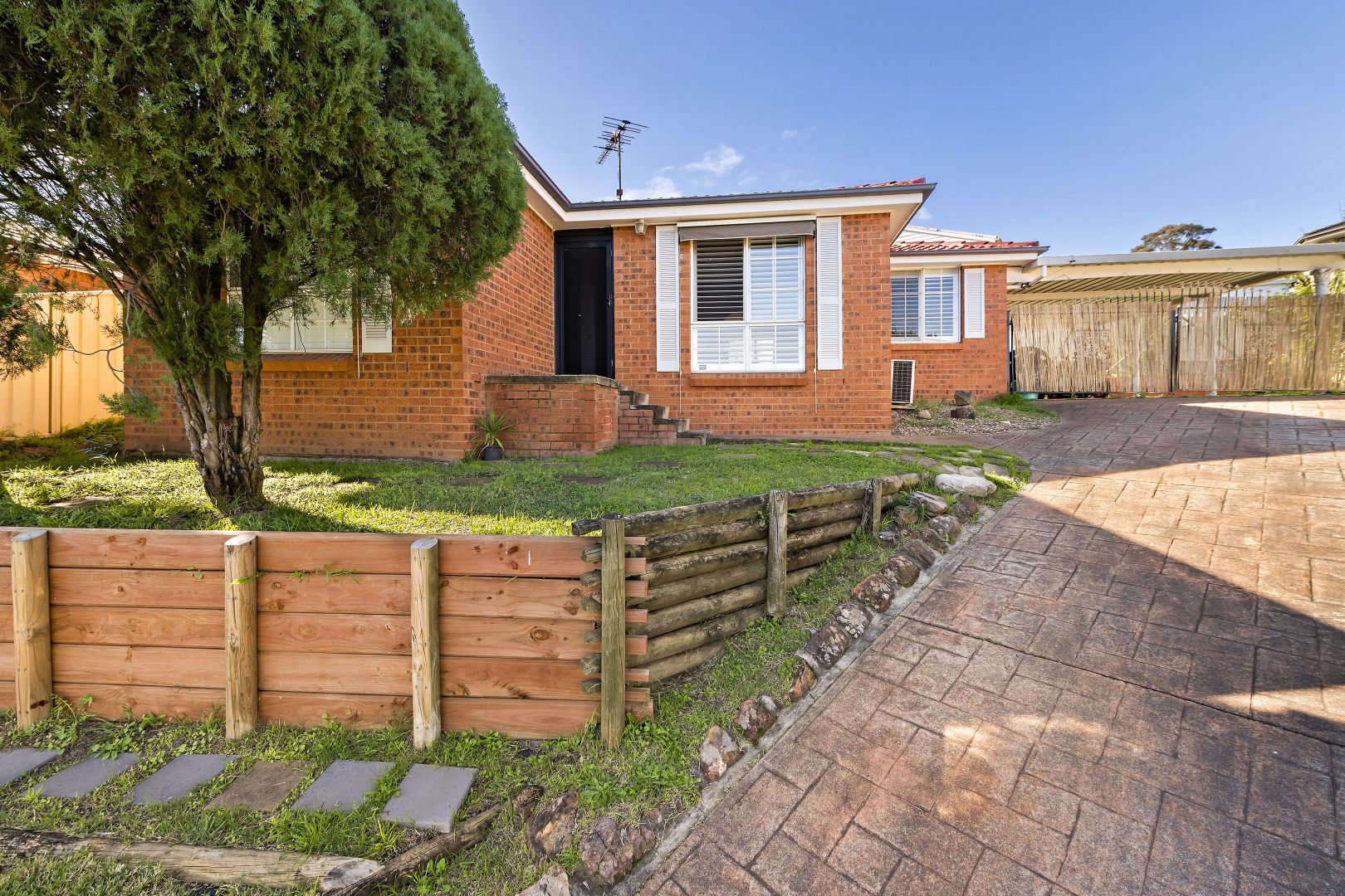 13 Merryweather Close, Minto NSW 2566