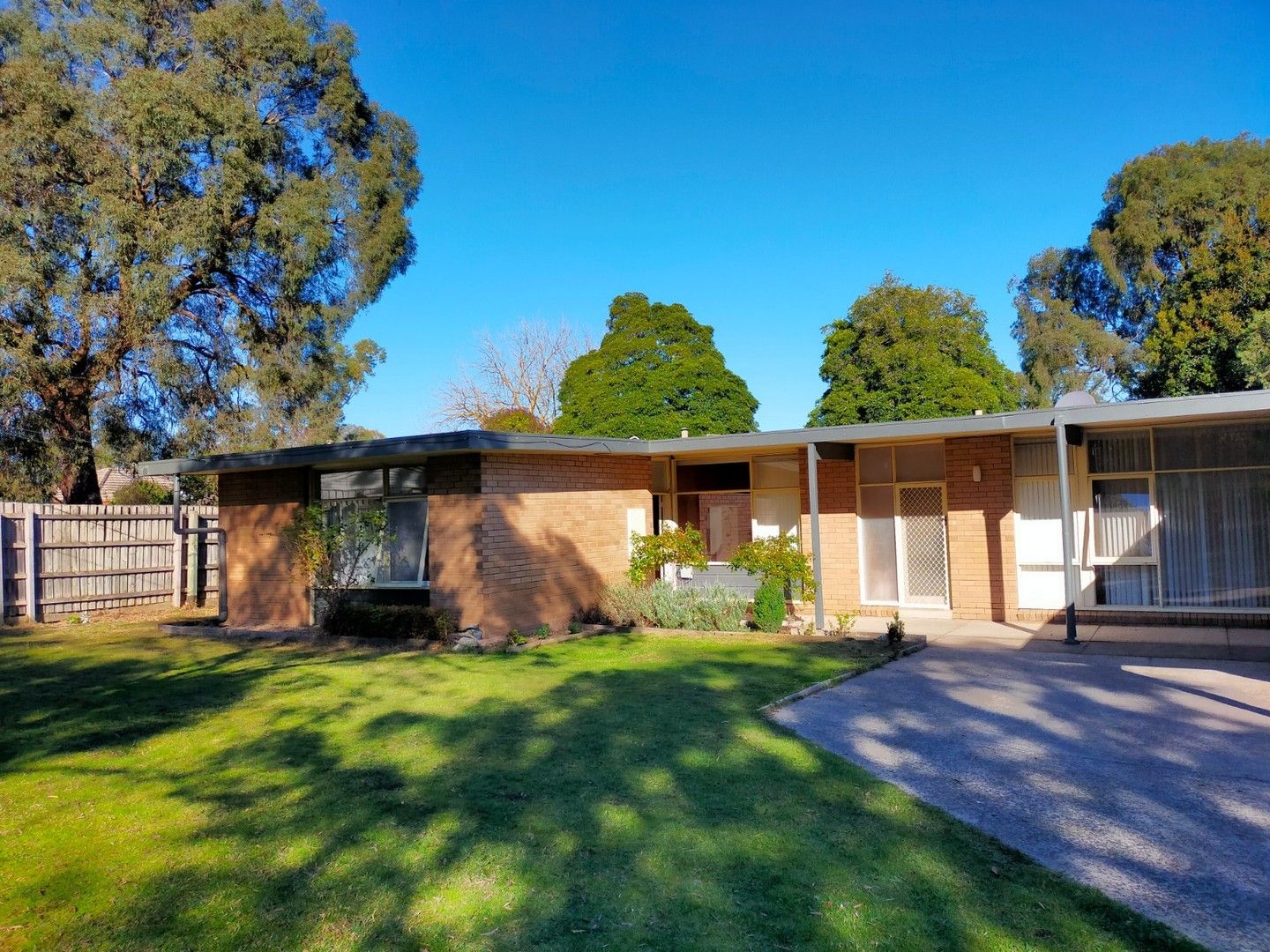 4 bedrooms House in 4 Talbot Street MITCHAM VIC, 3132