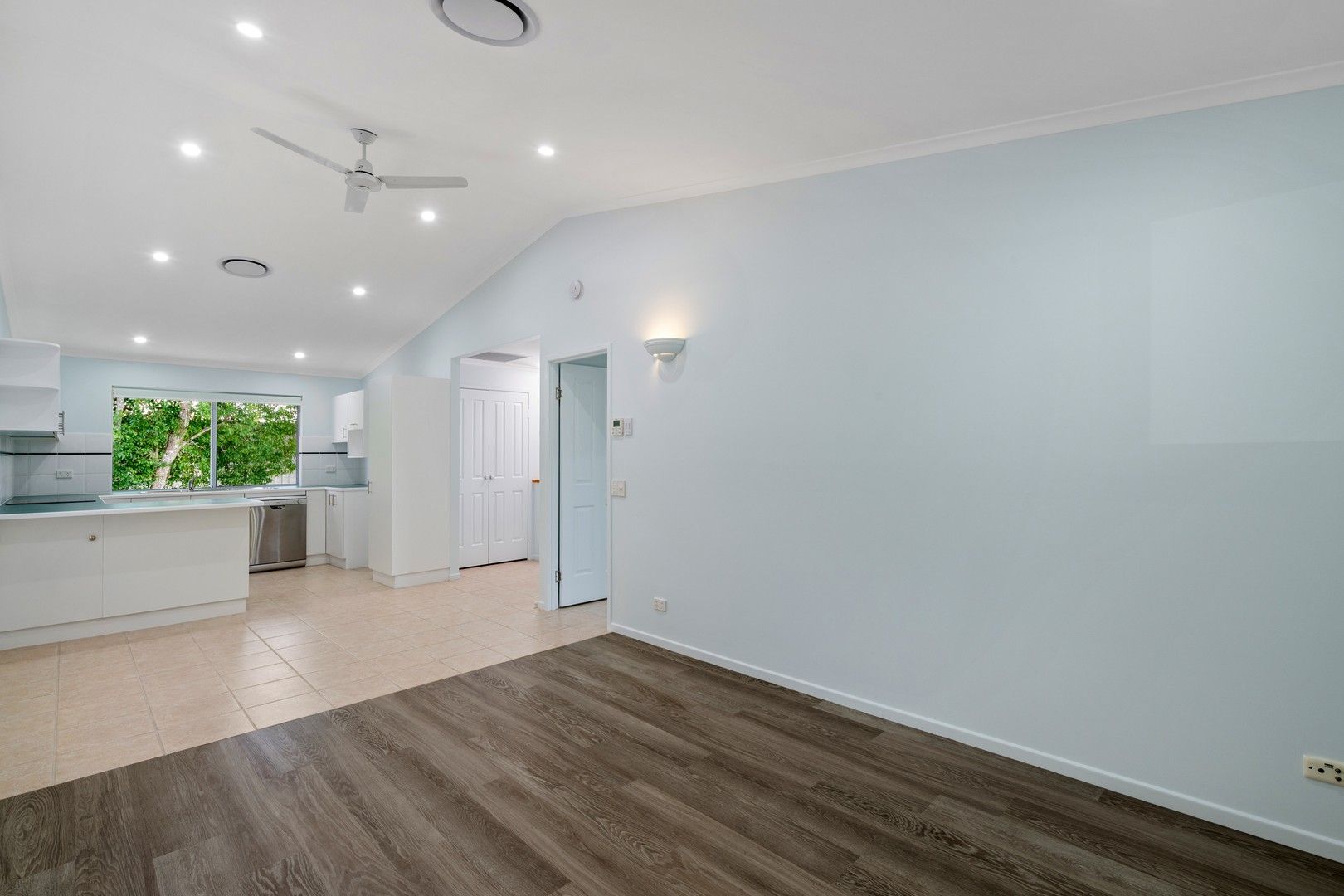 2 bedrooms Apartment / Unit / Flat in 1/72 Southern Cross Parade SUNRISE BEACH QLD, 4567