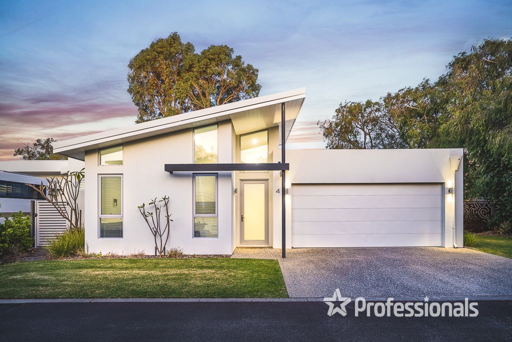 4 bedrooms House in 4/300 Geographe Bay Road QUINDALUP WA, 6281