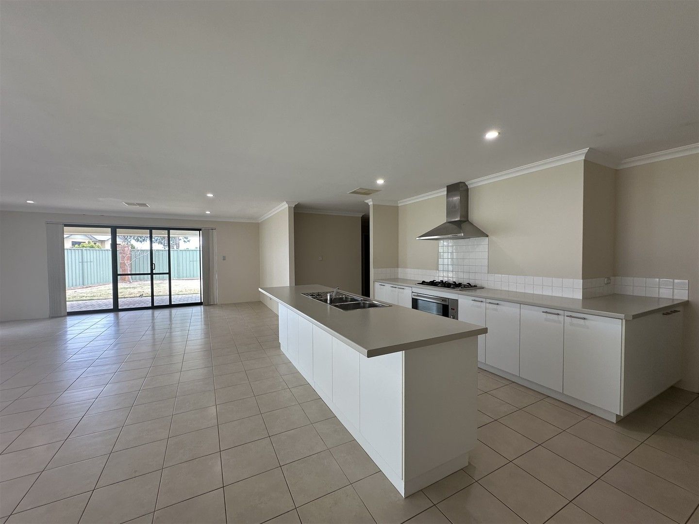 4 bedrooms House in 15 Blaxland Terrace BALDIVIS WA, 6171