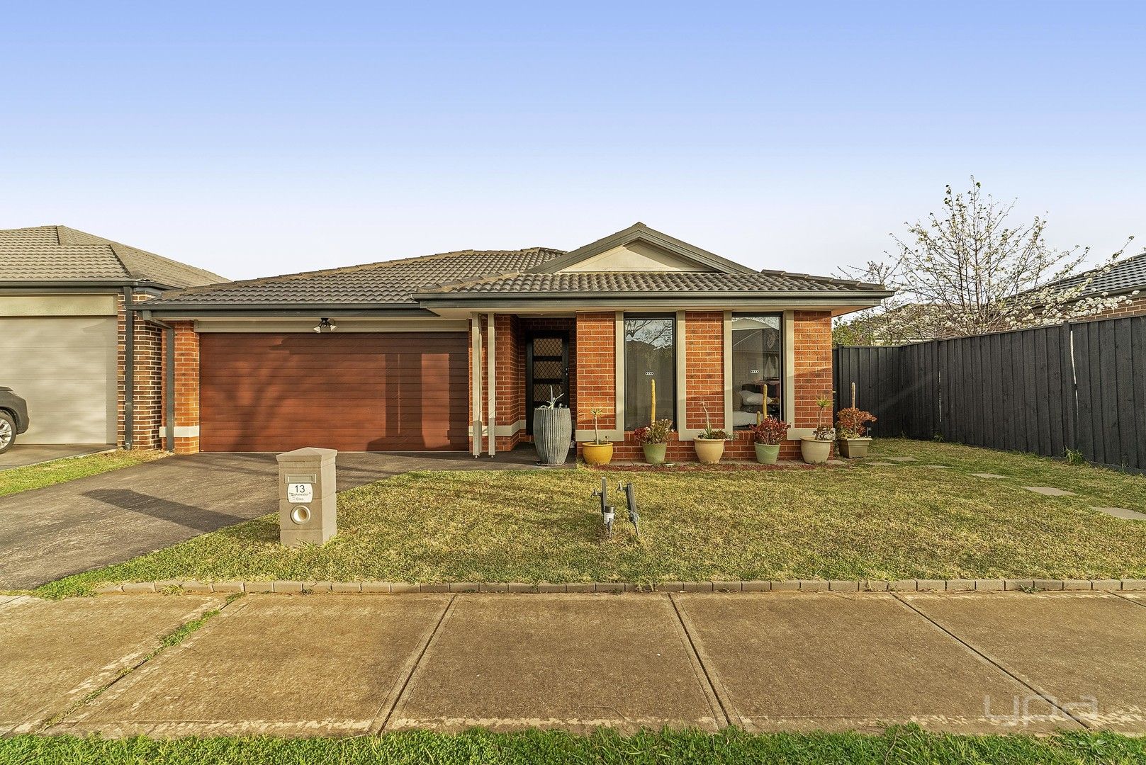 4 bedrooms House in 13 Blakewater Crescent WEIR VIEWS VIC, 3338