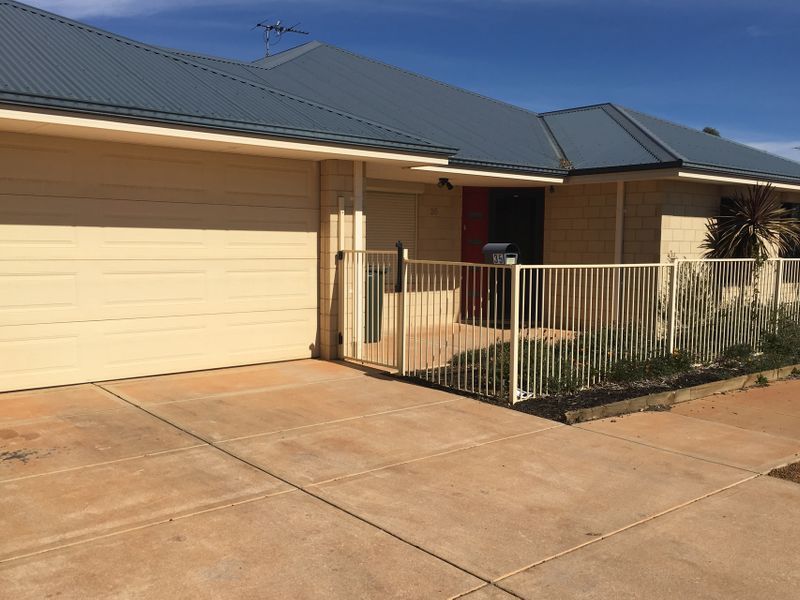 4 bedrooms House in 35 Hopetoun Street SOUTH KALGOORLIE WA, 6430