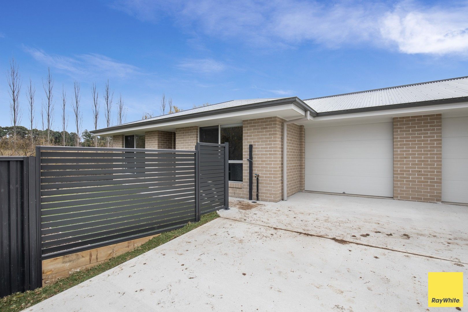 2/13A Madgwick Drive, Armidale NSW 2350, Image 0