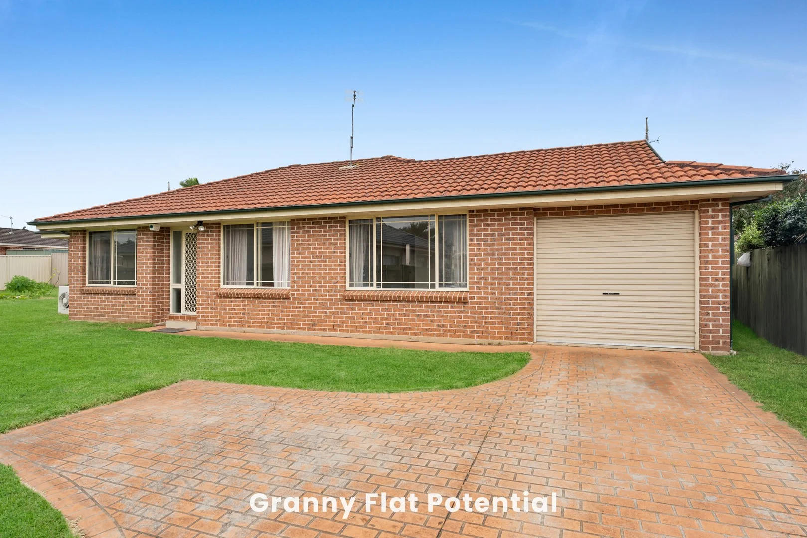 16a Crommelin Crescent, St Helens Park NSW 2560
