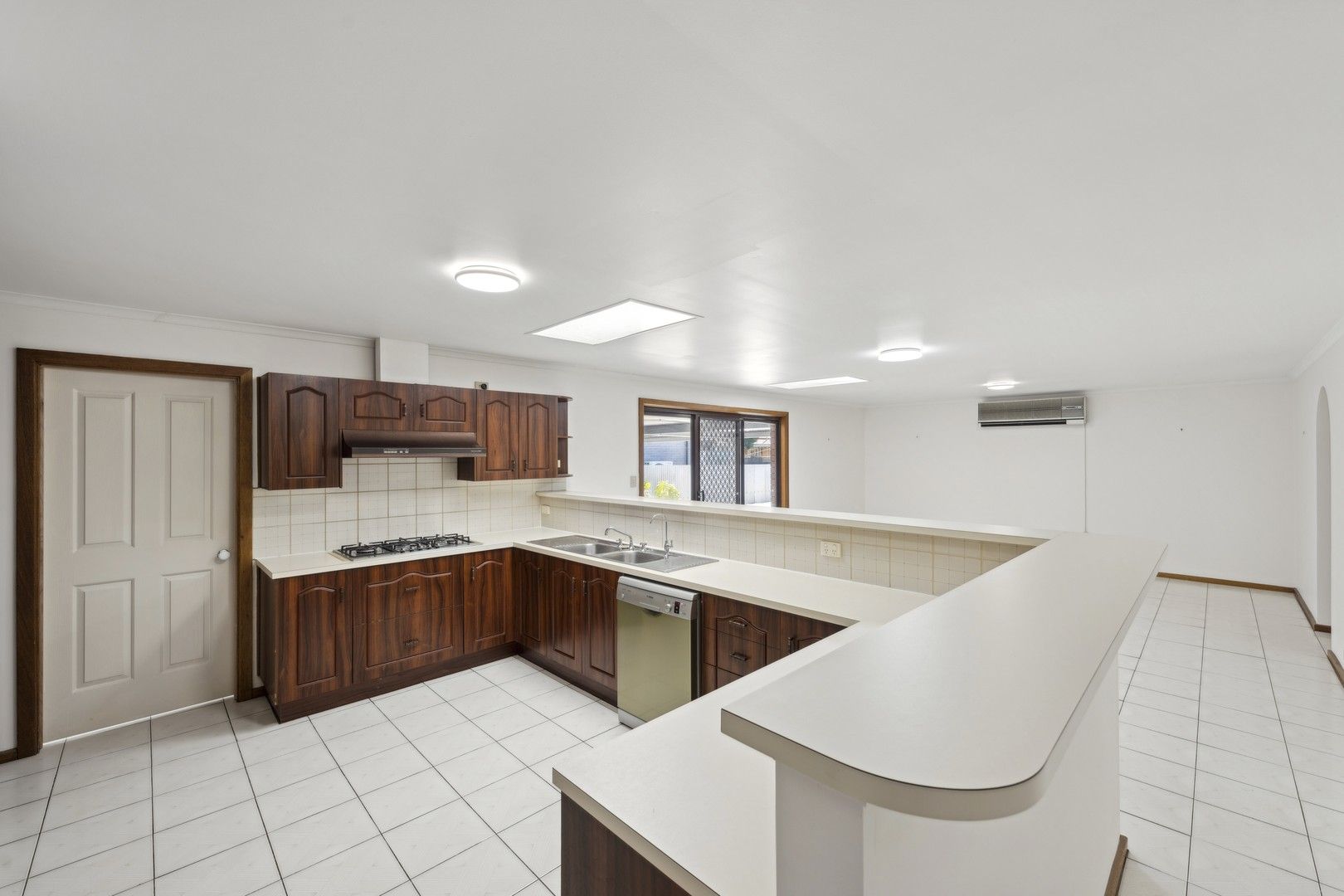 5 bedrooms House in 26 Melville Road PARADISE SA, 5075