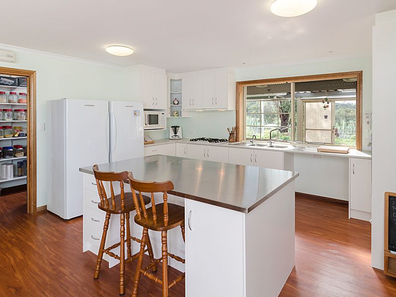 22-24 Garnet Road, KANMANTOO SA 5252, Image 2