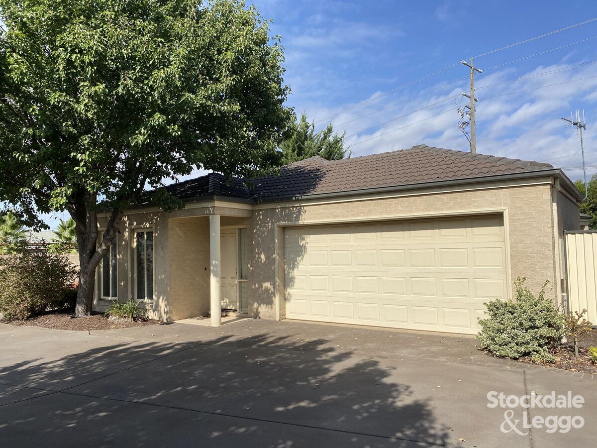 3 bedrooms Townhouse in 1/2-4 Ross Alan Drive SHEPPARTON VIC, 3630