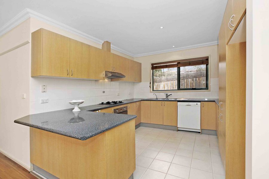 2/119 Karingal Drive, Briar Hill VIC 3088, Image 2