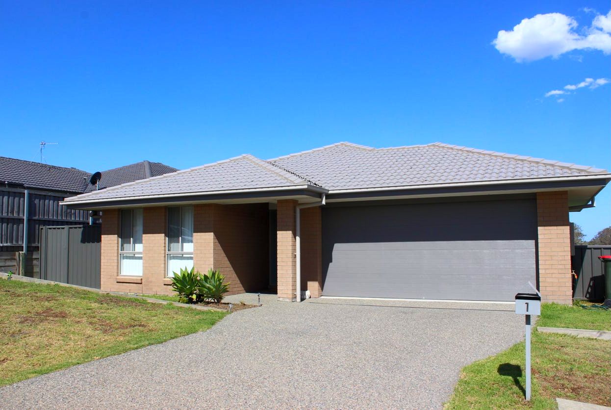 3 bedrooms House in 1 Arrowgrass Street ABERGLASSLYN NSW, 2320
