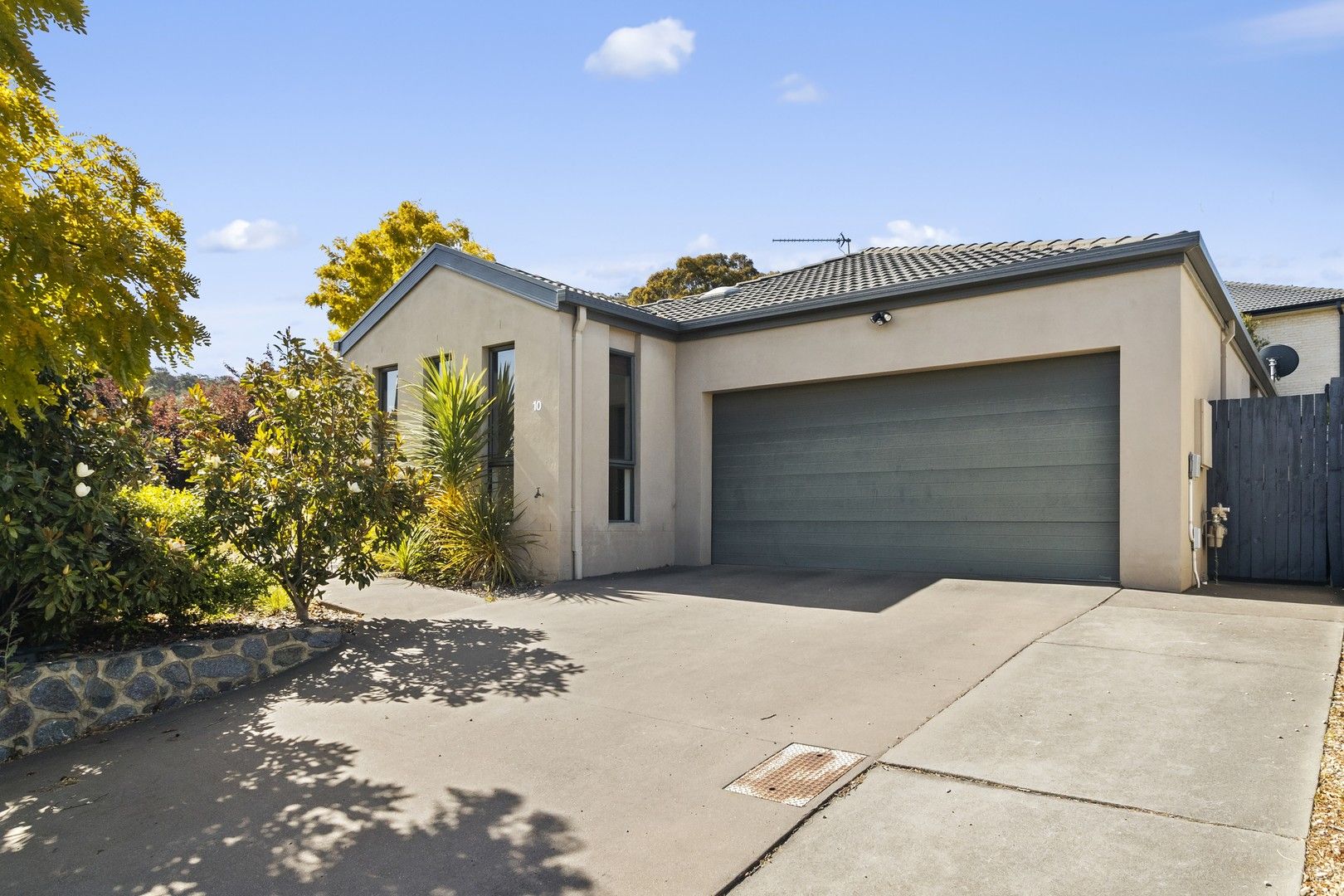 10 Allambee, Jerrabomberra NSW 2619, Image 0