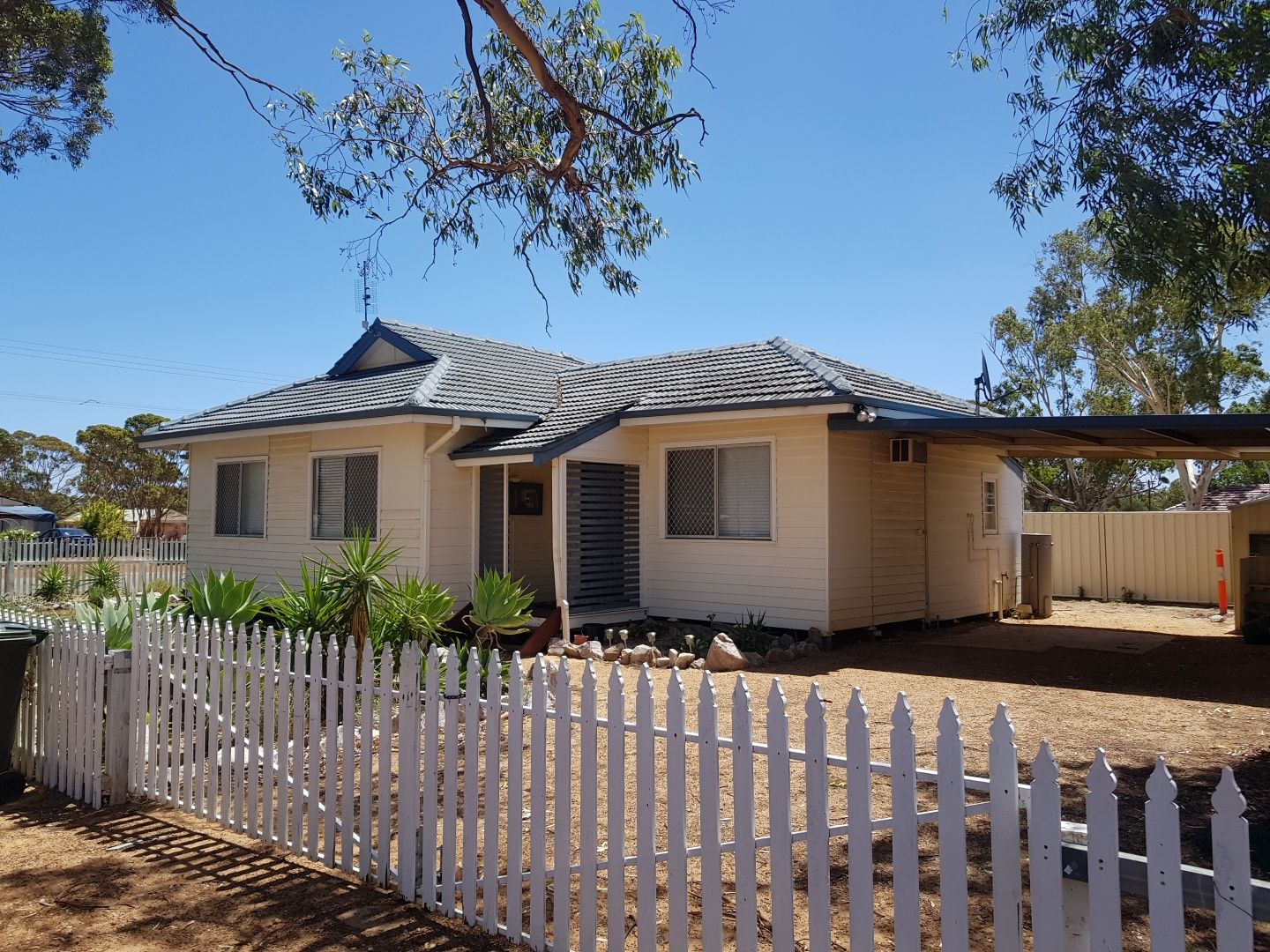 4 bedrooms House in 1 HAMILTON Street MOORA WA, 6510