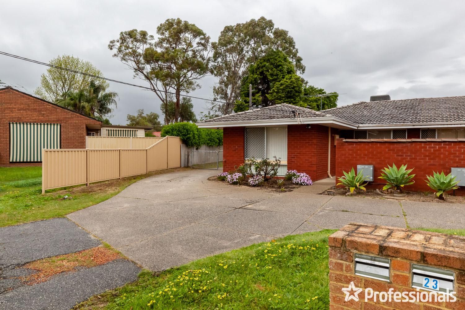 3 bedrooms House in 25 Redross Court ARMADALE WA, 6112