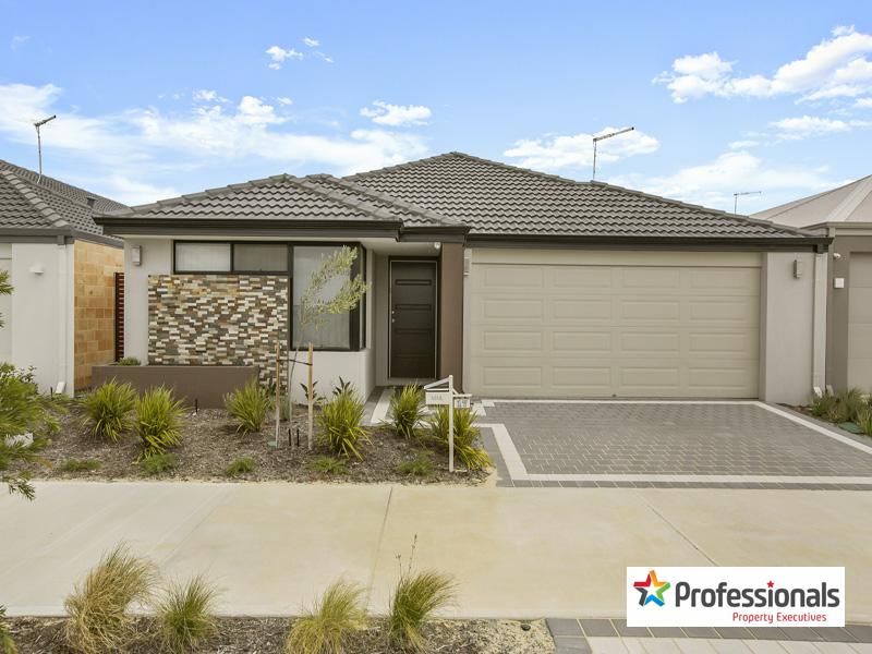 4 bedrooms House in 17 Peridot Street TREEBY WA, 6164
