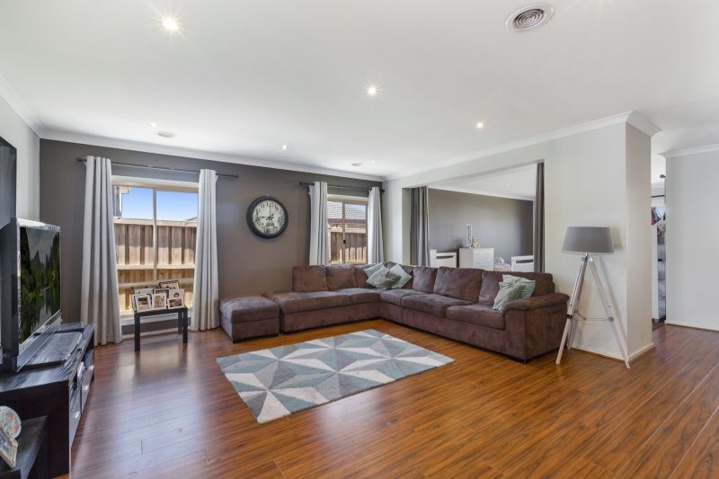 43 Golf Links Drive, Beveridge VIC 3753, Image 2