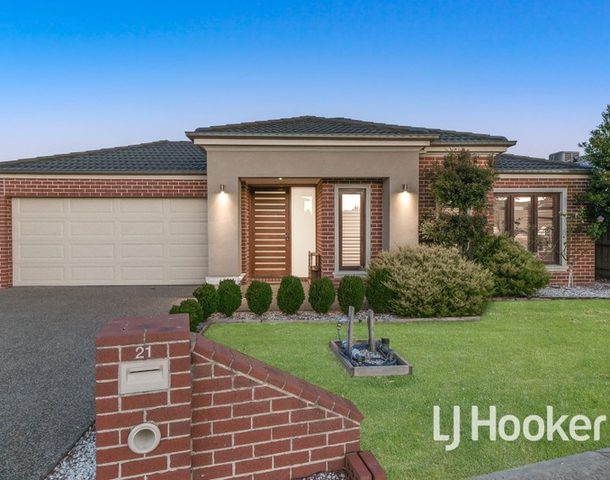 21 Faringdon Crescent, Cranbourne North VIC 3977