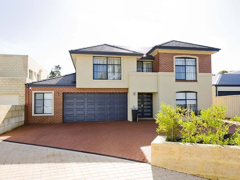 4 bedrooms House in 13 Pawlett Way KARRINYUP WA, 6018