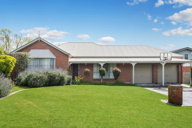 Picture of 22 Bolton Drive, KENNINGTON VIC 3550