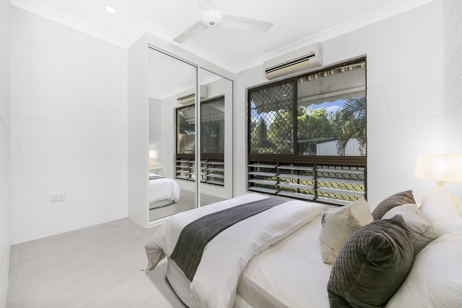 2/11-13 Hughes Street, Hermit Park QLD 4812, Image 2