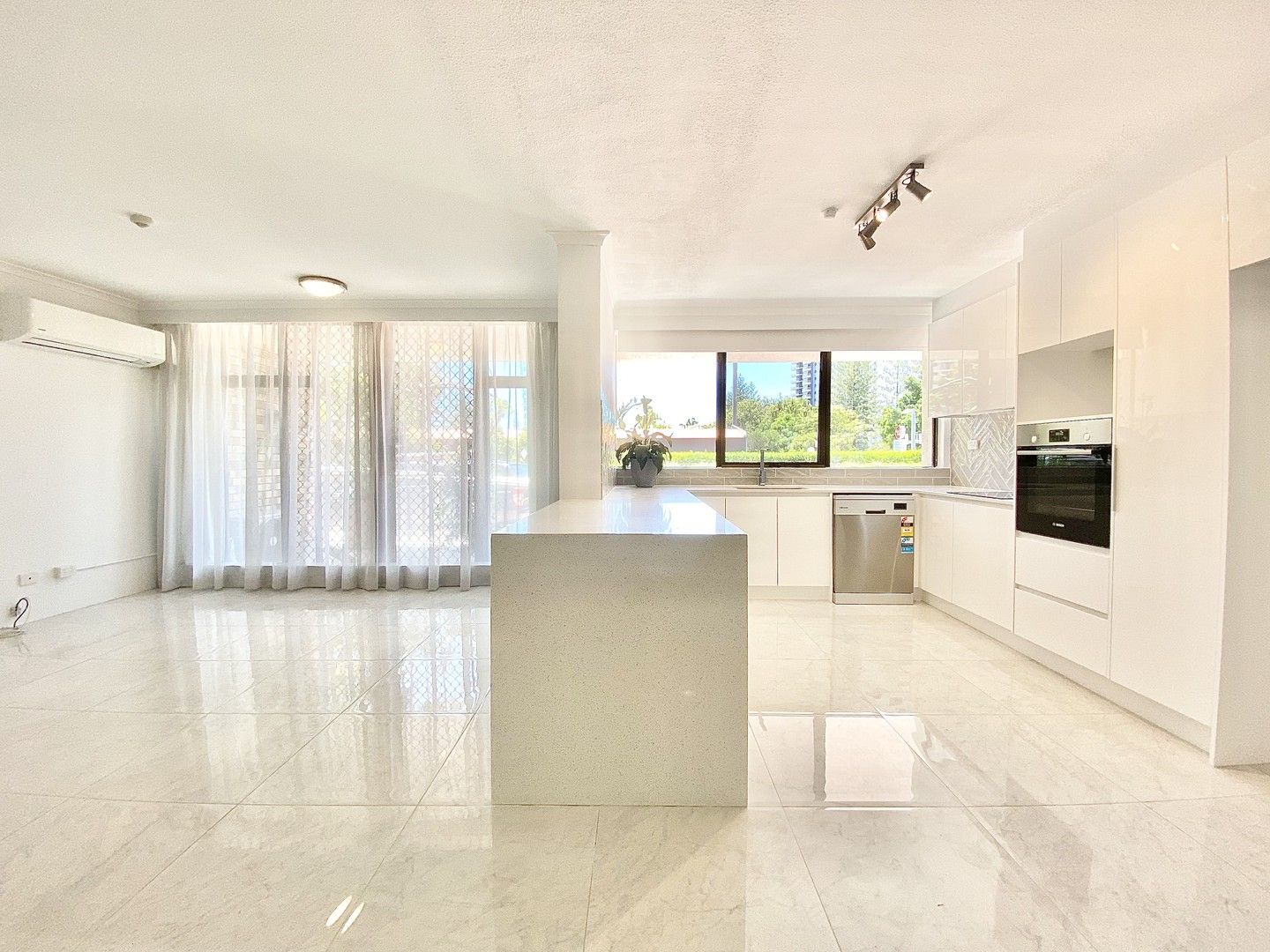 2 bedrooms Apartment / Unit / Flat in 33 Thornton Street SURFERS PARADISE QLD, 4217