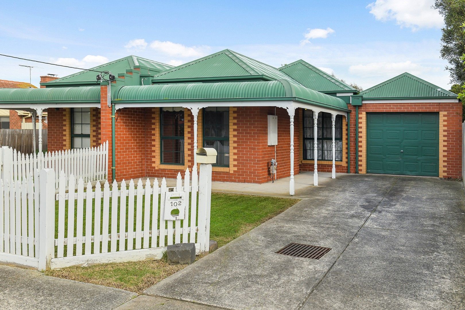 2 bedrooms House in 102 Victoria Street ALTONA MEADOWS VIC, 3028