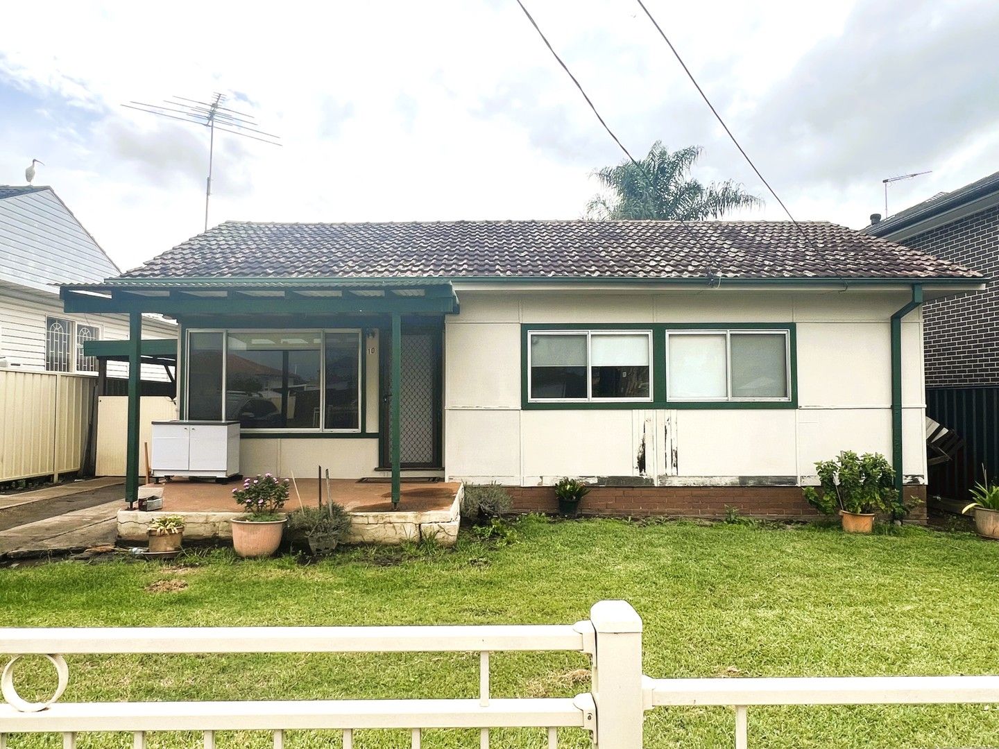 3 bedrooms House in 10 Avoca Road CANLEY HEIGHTS NSW, 2166