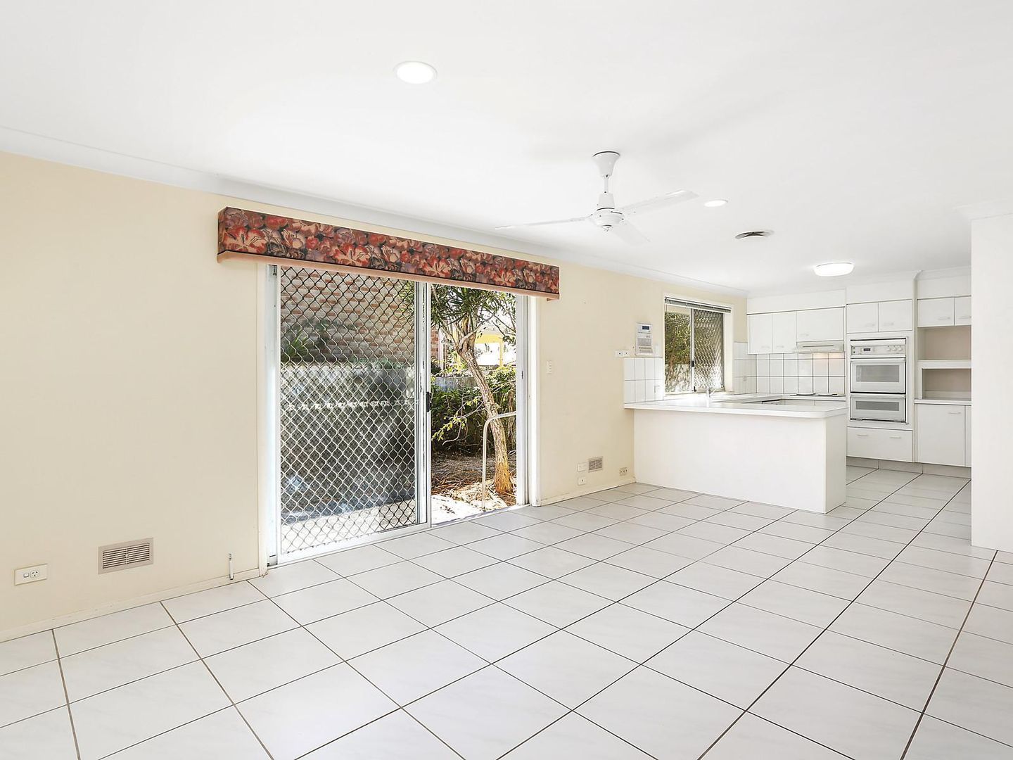 2 Montserrat Court, Clear Island Waters QLD 4226, Image 1
