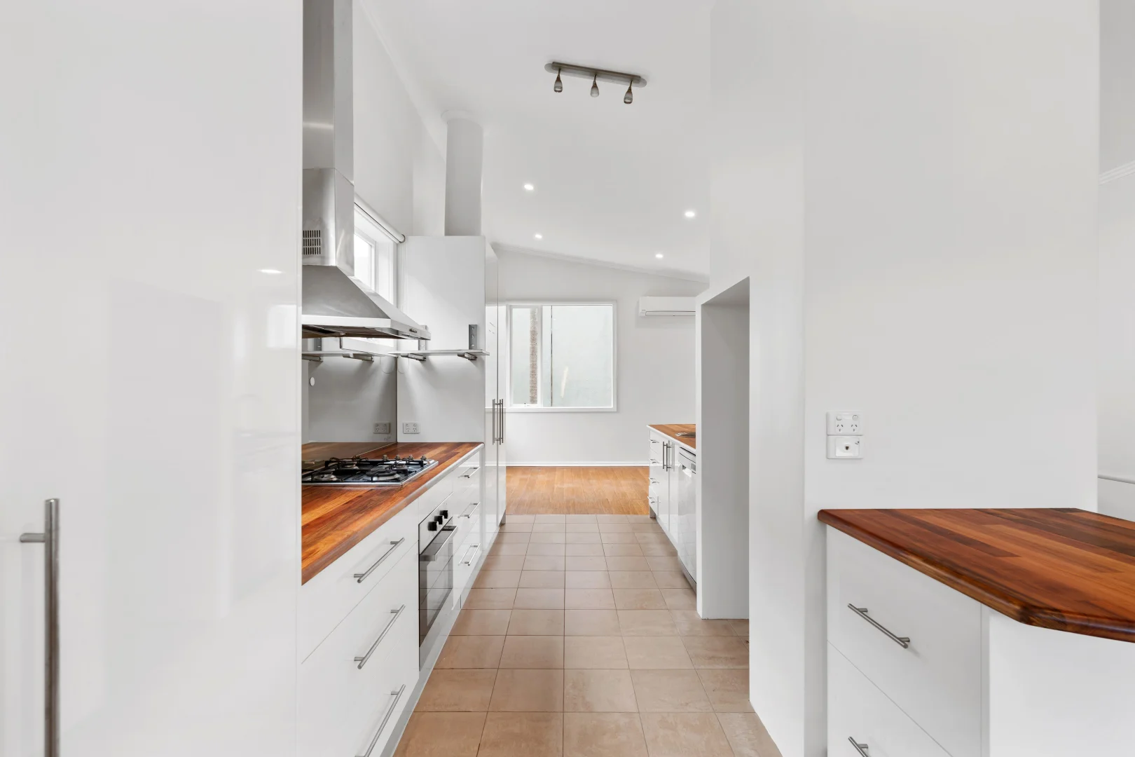 Additional image 2 of 14/15 Beach Street, Port Melbourne VIC 3207