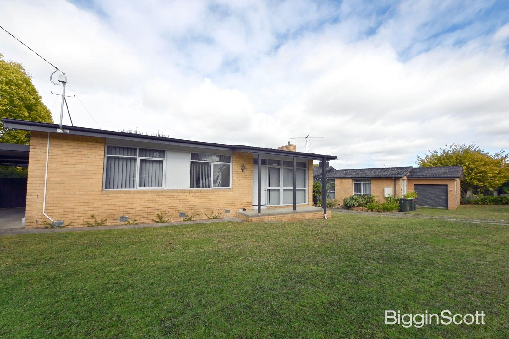 16 Wallabah Street, Mount Waverley VIC 3149 House For Rent 750