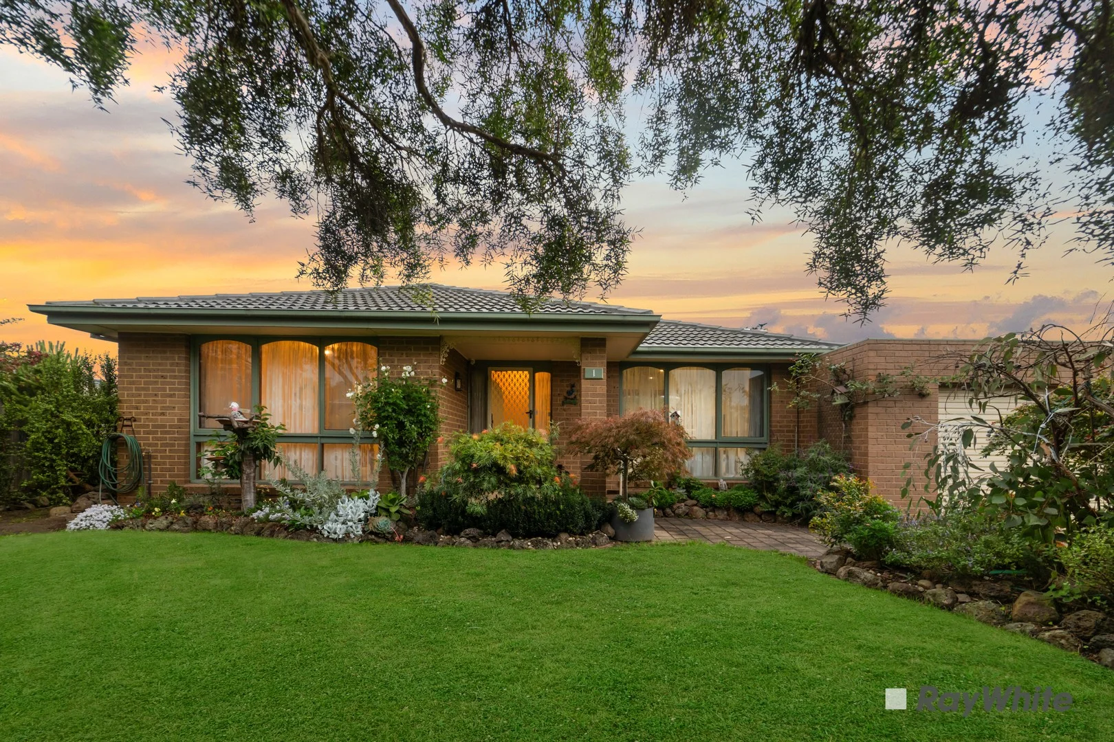 1 Guildford Crescent, Narre Warren VIC 3805
