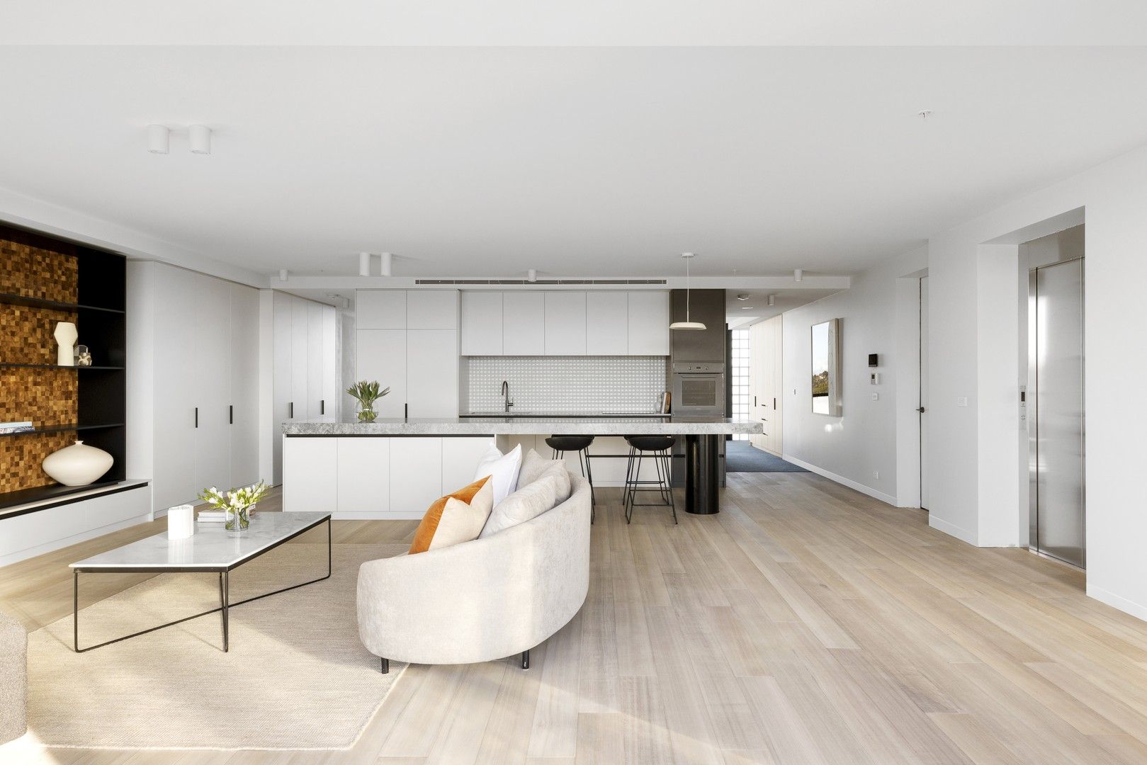 2 bedrooms Apartment / Unit / Flat in 5/10 Newburgh Pl HAWTHORN VIC, 3122