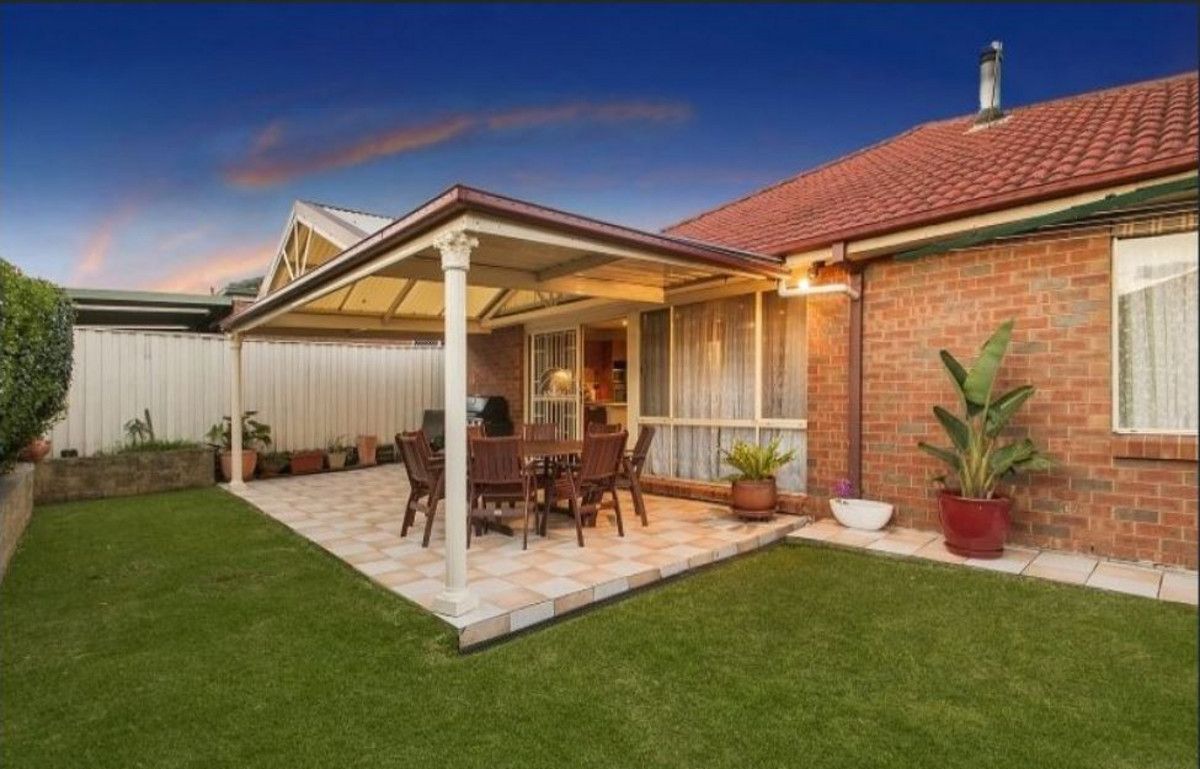 8 Holbrook Court, Stanhope Gardens Property History & Address