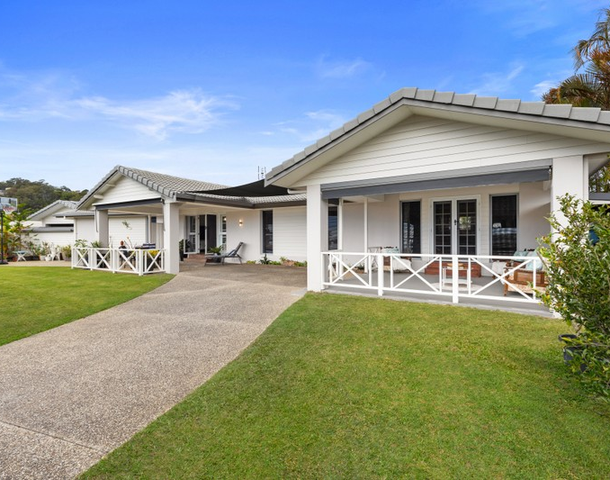 2 Dotterel Drive, Burleigh Waters QLD 4220