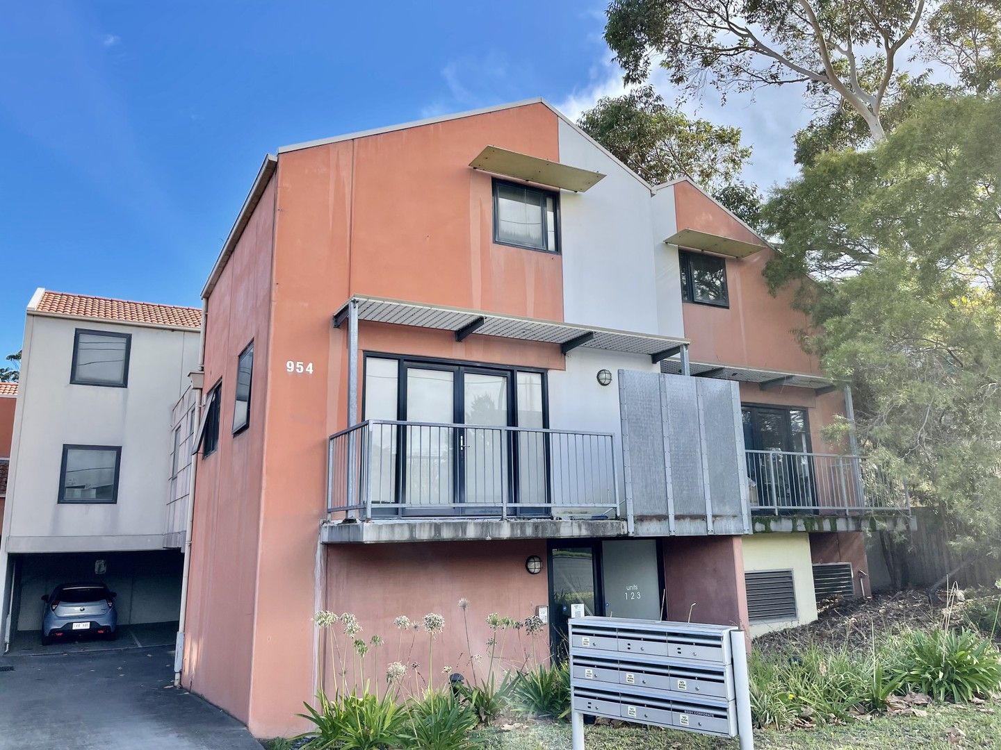 1 bedrooms House in 954 Dandenong Road CAULFIELD EAST VIC, 3145