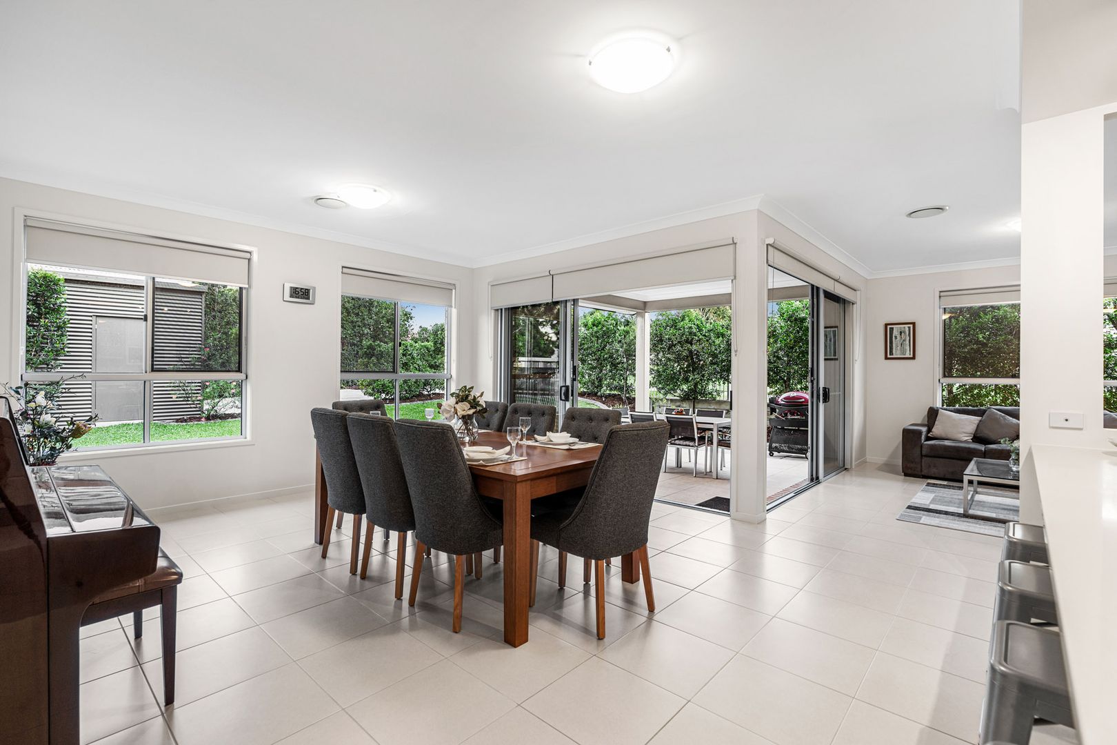 84 Anzac Road, Carina Heights QLD 4152, Image 2