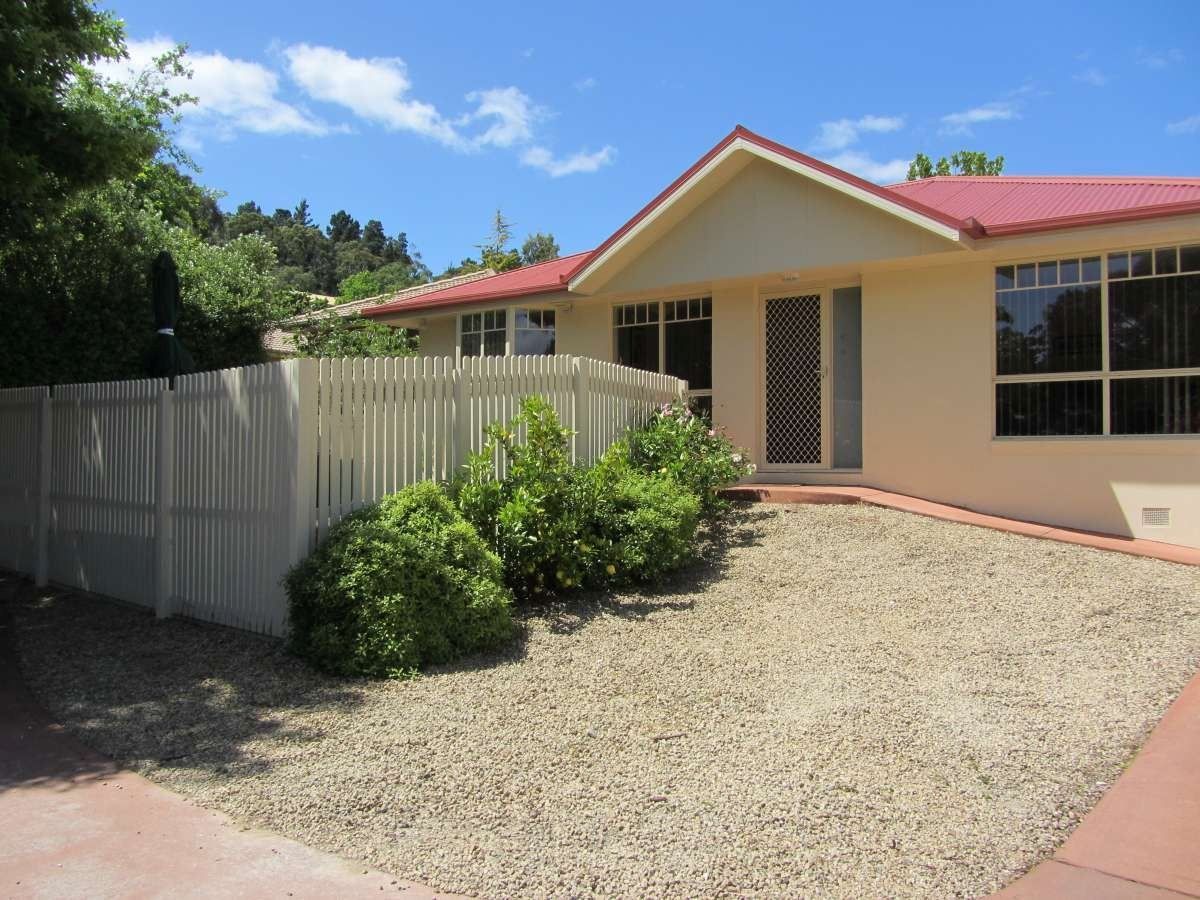 2 bedrooms House in 139a Gordons Hill Road LINDISFARNE TAS, 7015