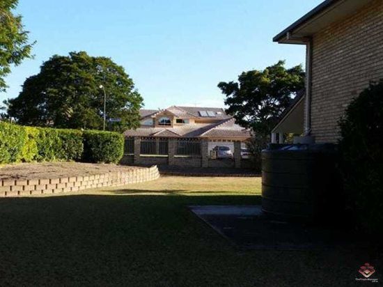 4 bedrooms House in 1 Gibbins Street SUNNYBANK HILLS QLD, 4109