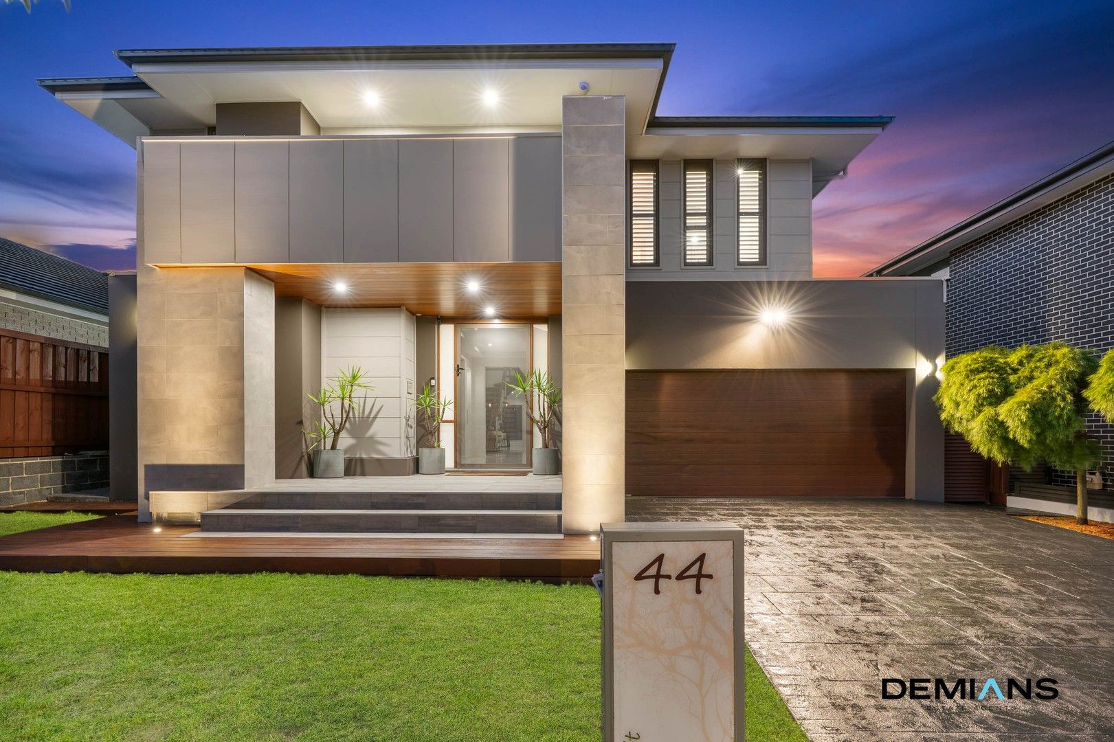 5 bedrooms House in 44 Horizon Circuit MOOREBANK NSW, 2170