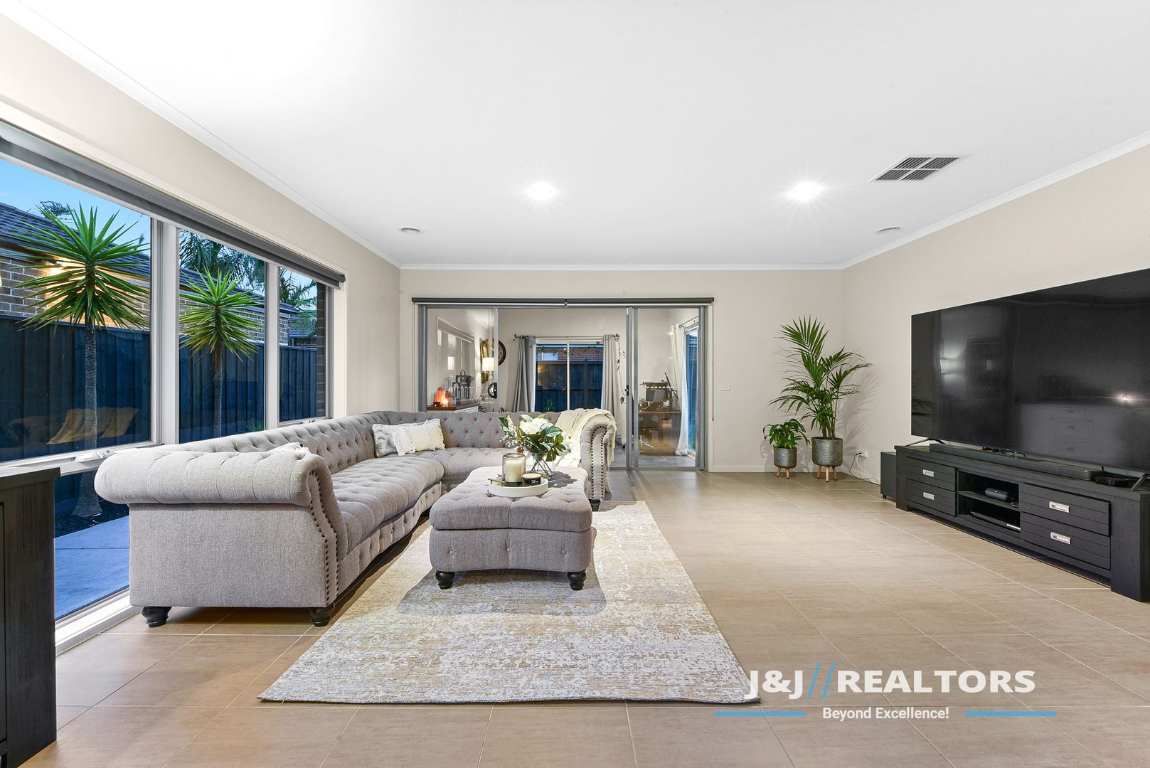 38 Charlbury Crescent, Cranbourne North VIC 3977 Domain