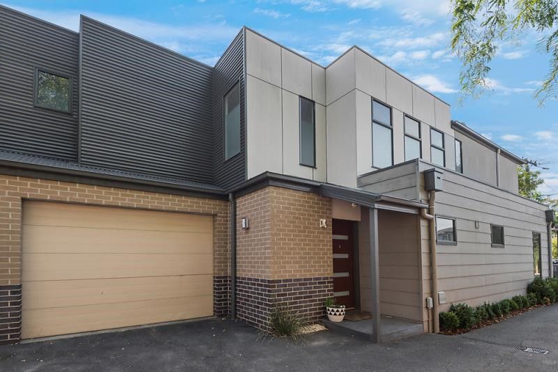 2 bedrooms Townhouse in 1/1 Stortford Avenue IVANHOE VIC, 3079
