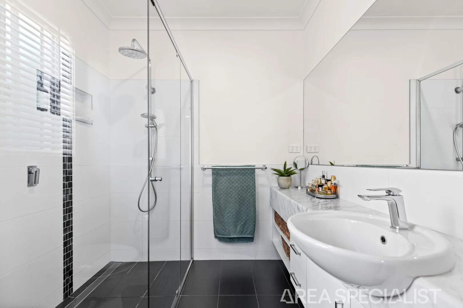 Additional image 10 of 4/12 Lucerne Avenue, Mornington VIC 3931