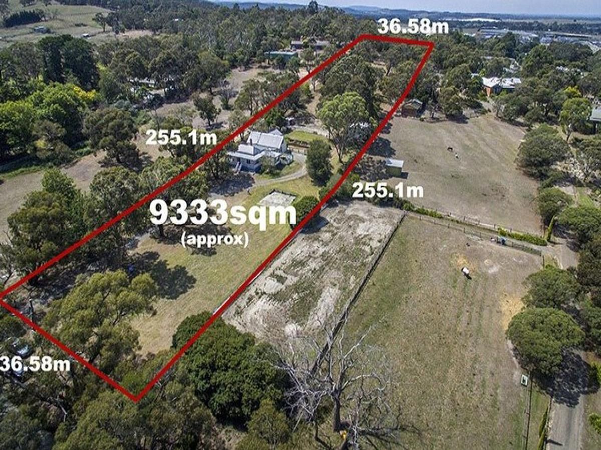 6 bedrooms House in 46 May Road BEACONSFIELD VIC, 3807