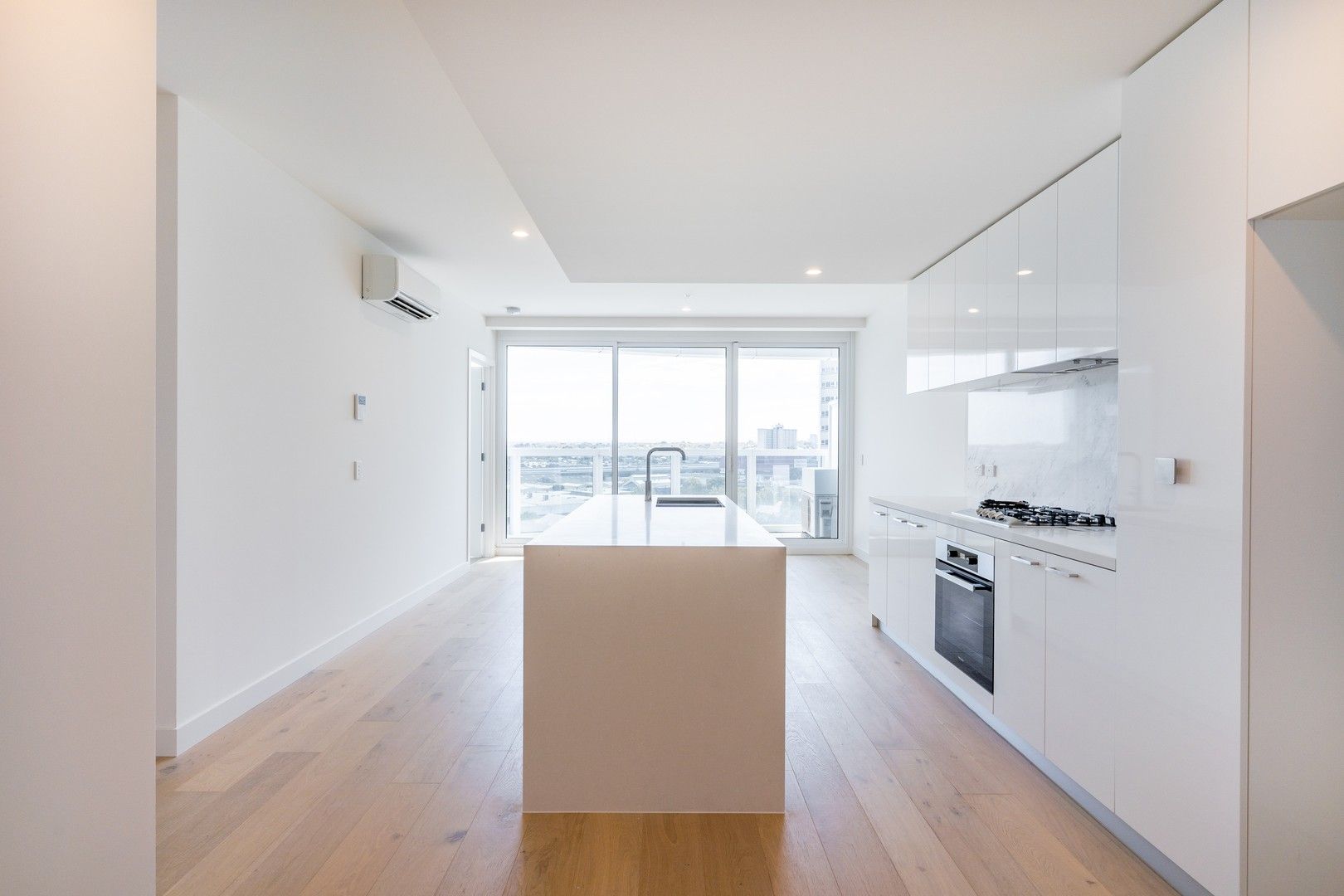 2 bedrooms Apartment / Unit / Flat in 907/111 Canning St NORTH MELBOURNE VIC, 3051